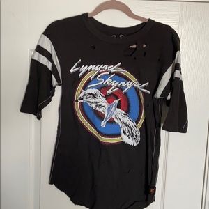 Lynyrd Skynyrd distresses shirt